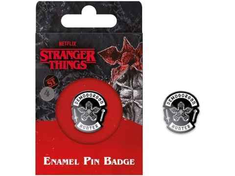 Stranger Things Enamel Pin Badge (Demogorgon Hunter Design) 10.7cm x 6.7cm x 1cm Novelty Enamel Badge, Great Stranger Things Gifts - Official Stranger Things Merchandise